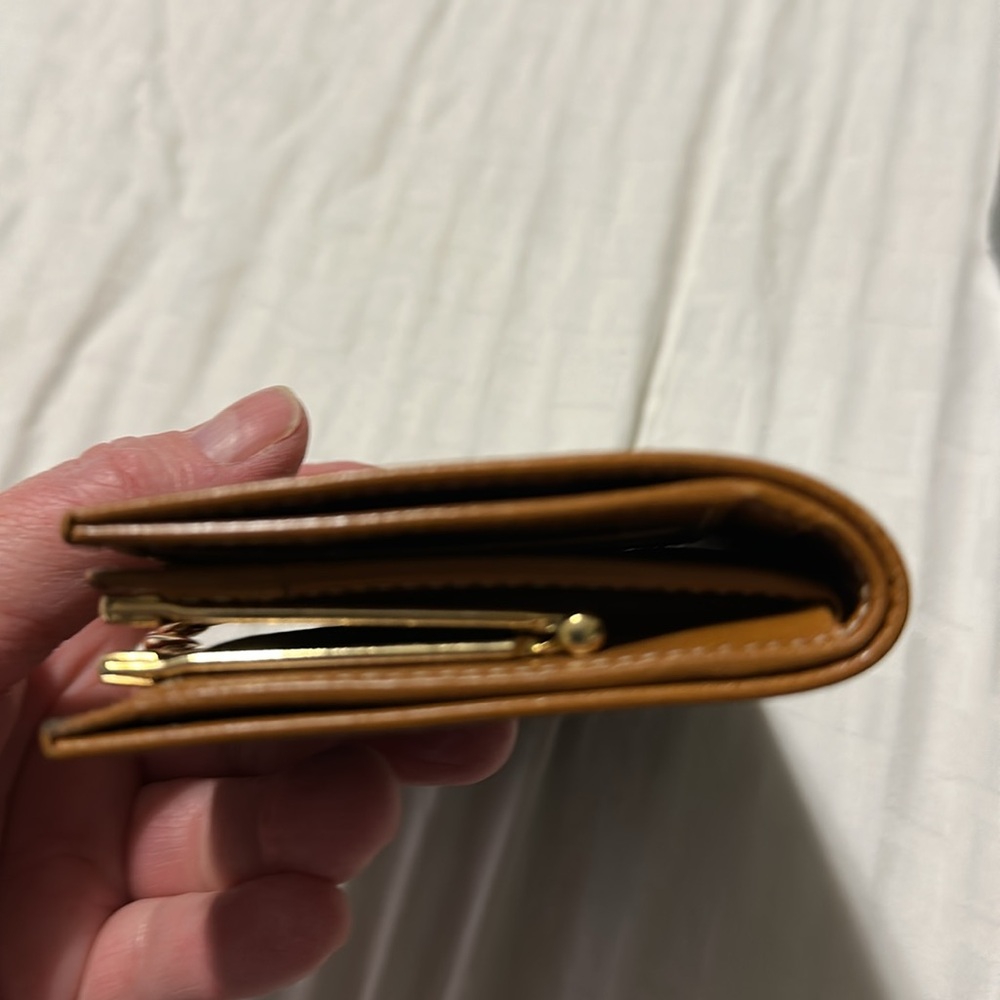 🔥NWT Authentic Fendi PEQUIN KISS-LOCK WALLET - Picture 6 of 12